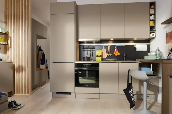 22299_Nolte_TinyKitchen_MicroAppartement_001_Walnuss_Havanna