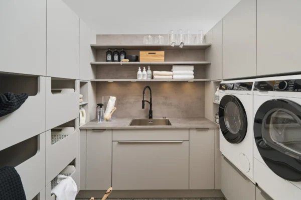 Appartment_HWR_PERFECT_PLUS_82P_Platingrau_softmatt_AP-Beton-S91_25mm_Griff-620